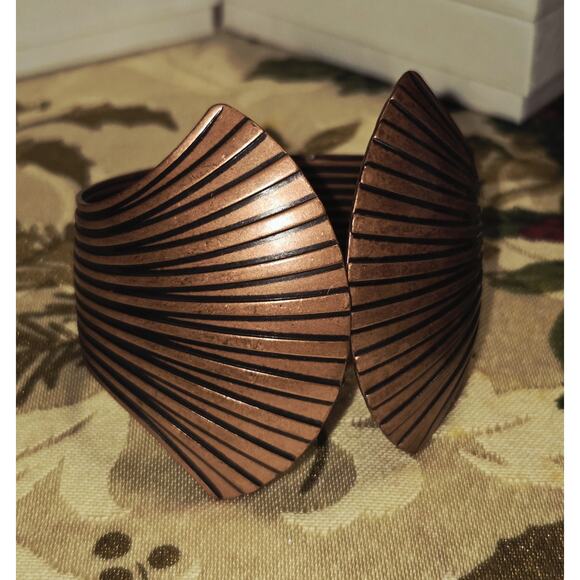 Vtg 1980's Metal Retro Shell Spring Clamp Bracelet Art Deco Statement Cuff - Picture 7 of 9